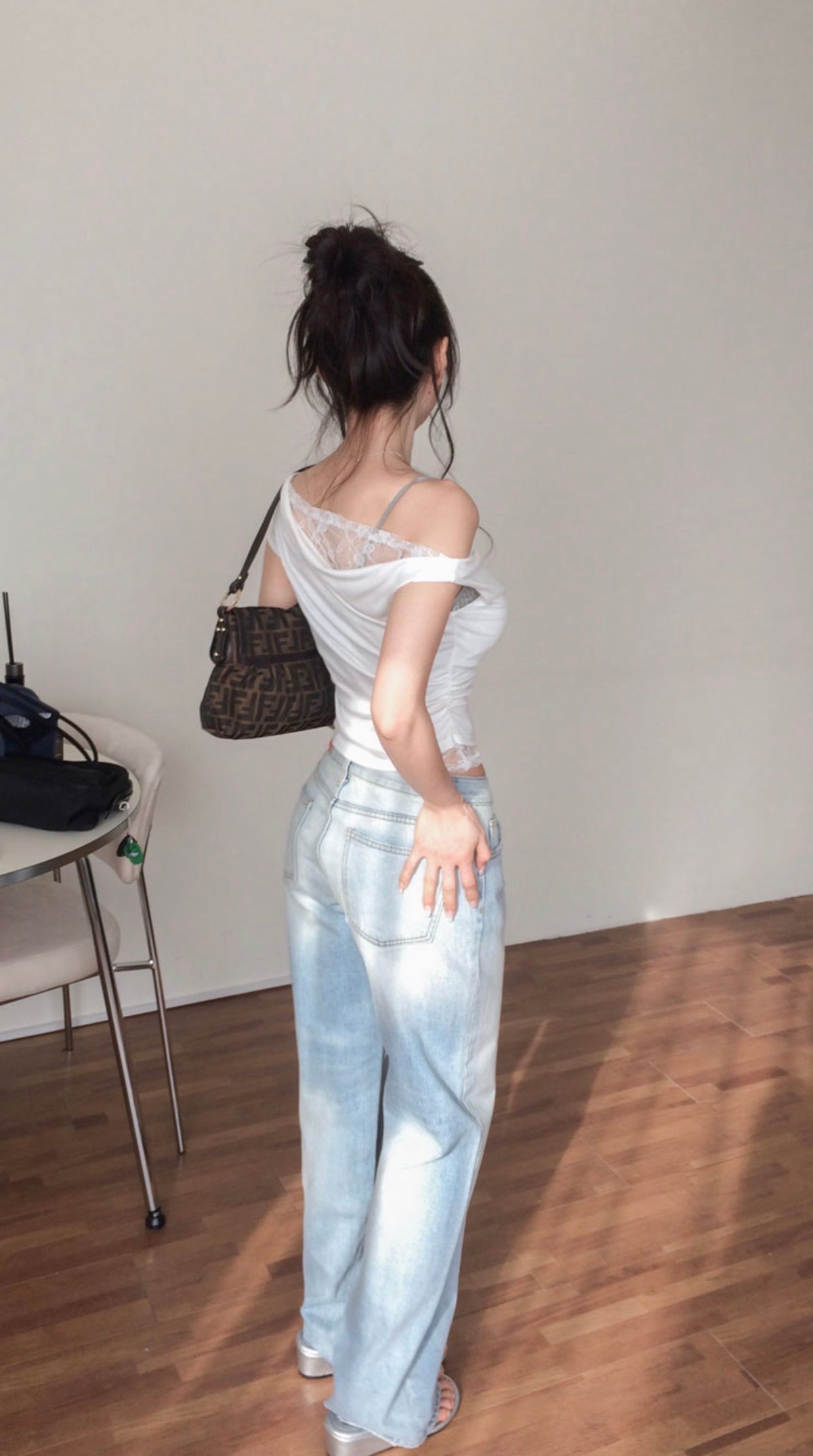 骨感領露肩Lace Top
