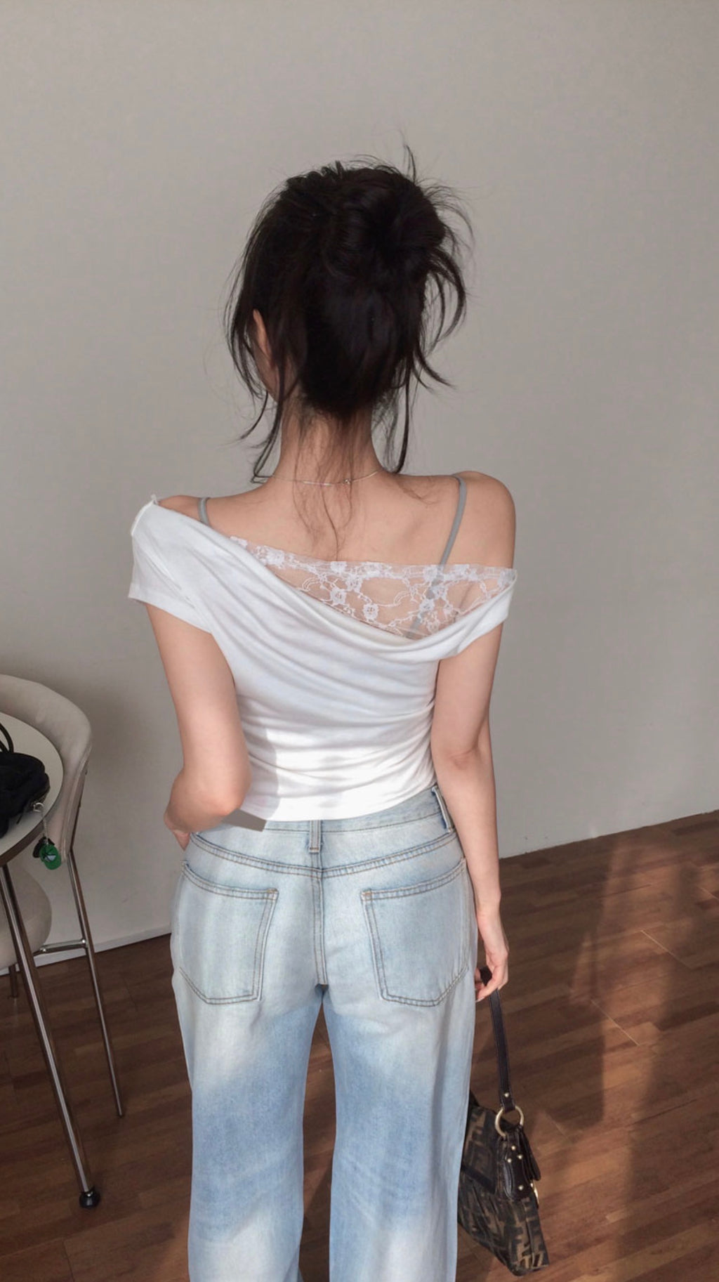骨感領露肩Lace Top